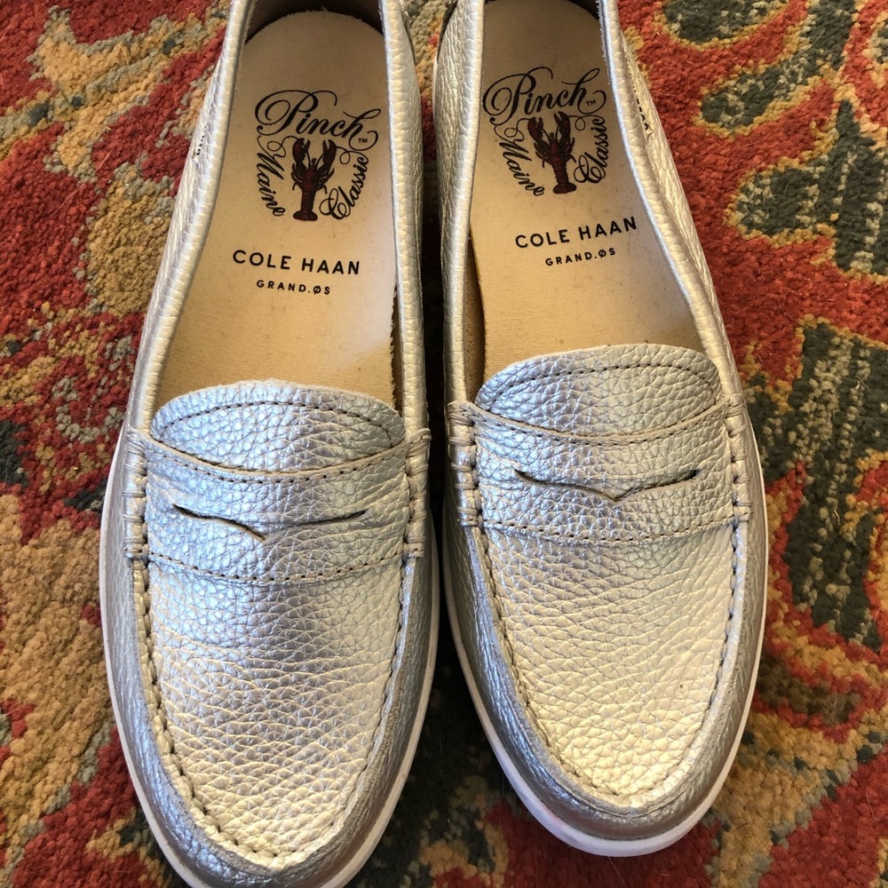 NWOT Cole Haan 5.5 Silver Pinch Weekender Loafers